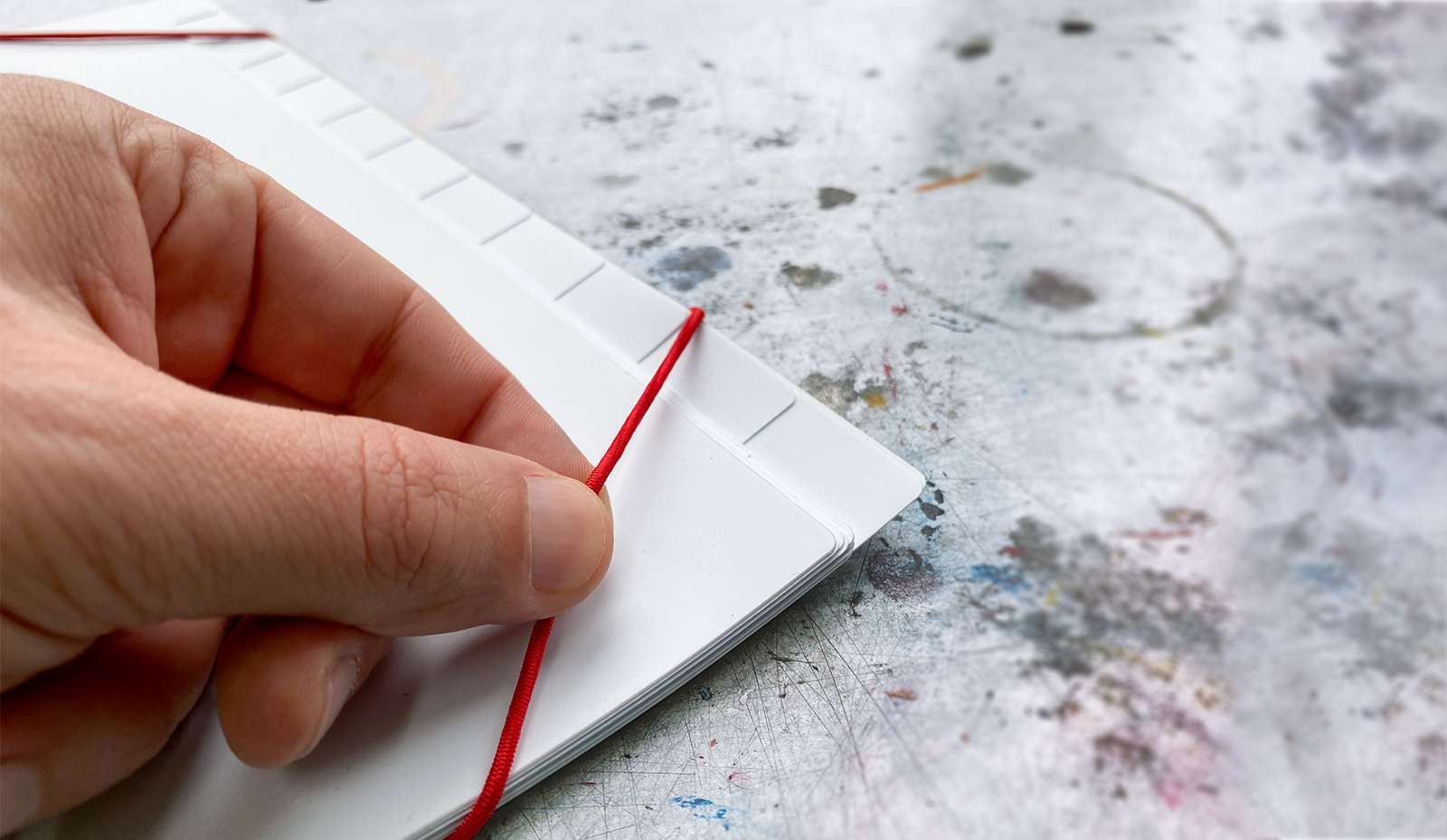 Eckspanner-Gummizuverschluss in Registermappe (Detailansicht)