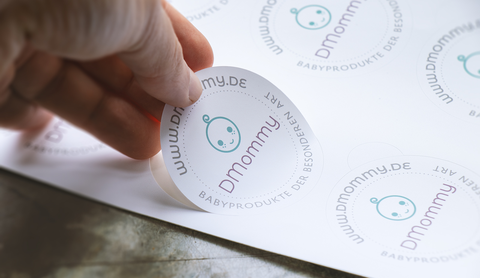 Aufkleber aus Papier oder Kunststoff (Sticker)