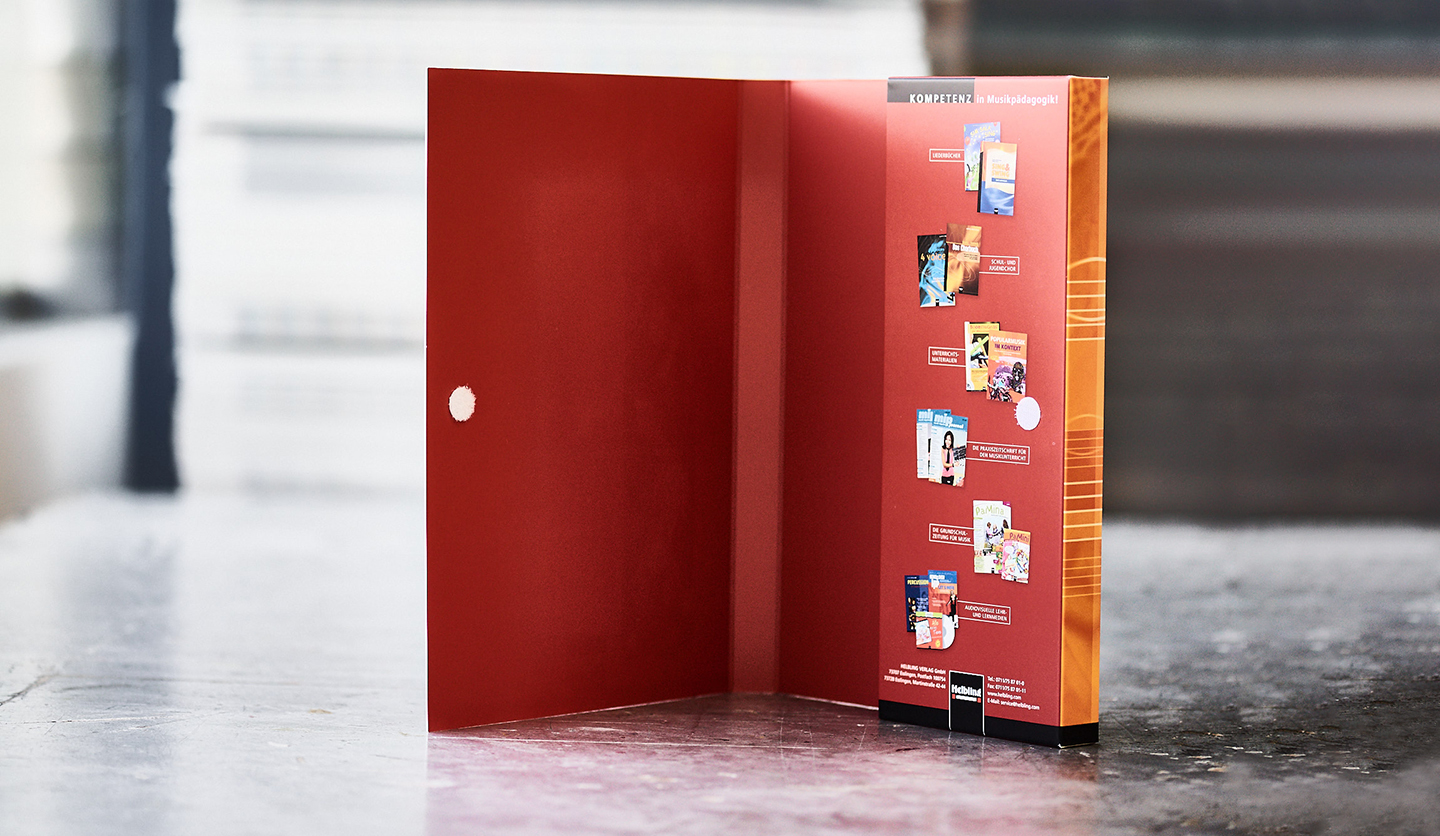 Karton-Container-Mappe mit großem Einsteckfach und Klettverschluss