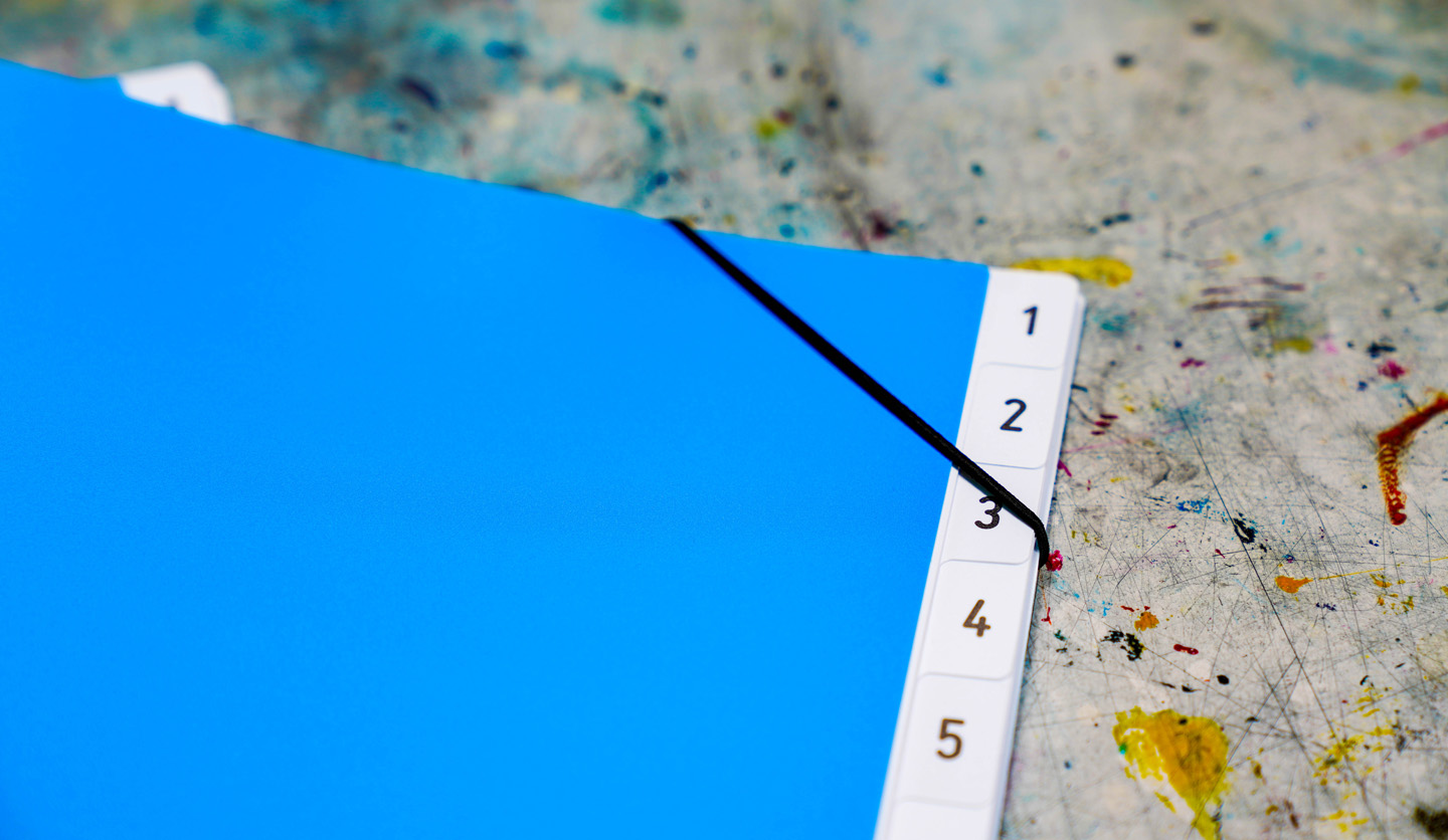 Kunststoff-Registermappe mit Eckspanner-Gummizugverschluss (Detailbild)