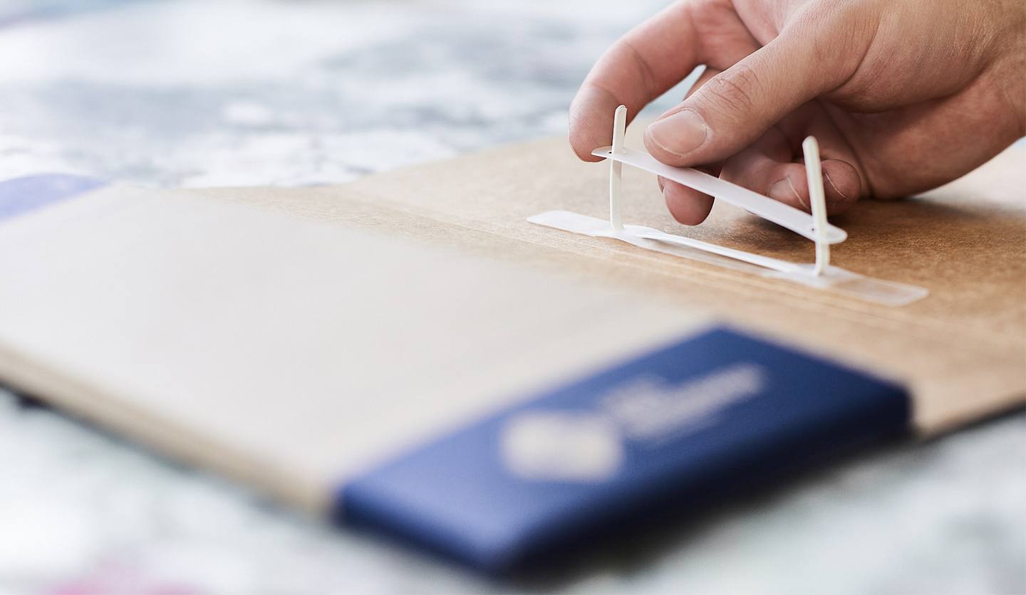 Mappe mit transparenter Heftmechanik Detailansicht - Mappen mit Abheftvorrichtung