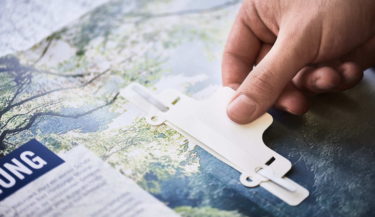 Mappe mit ausschiebbarer Heftmechanik Detailansicht - Mappen mit Abheftvorrichtung